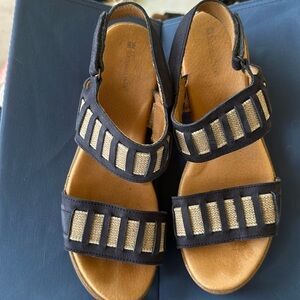 Comfortable platform sandal - Size 41/ size 10